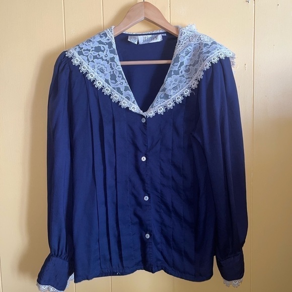 Vintage Tops - Gorgeous Vintage Lace Top!